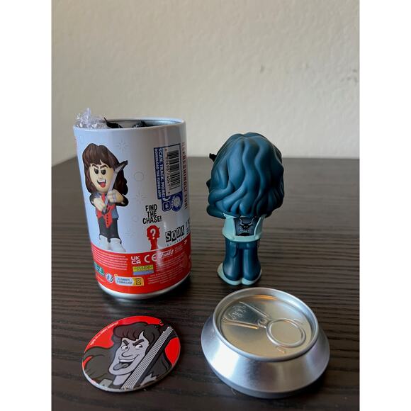 LE ONLY 800 PIECES EXCLUSIVE CHASE B&W Eddie Munson Stranger Things Funko Soda - Picture 2 of 2